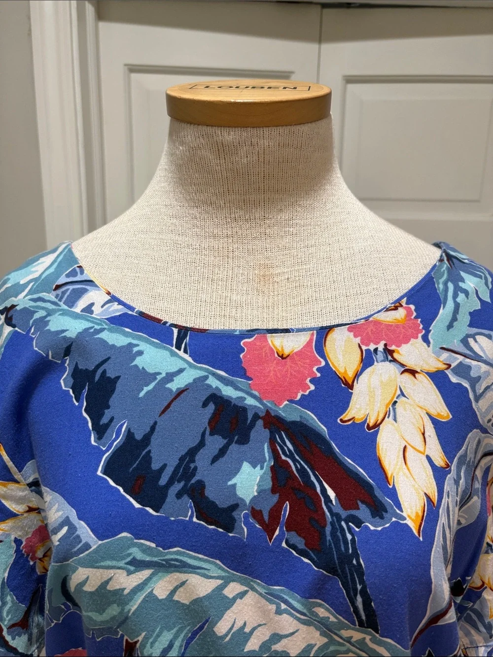 Hilo Hattie sz L made in Hawaii  blue floral short sleeve dress with wrap skirt